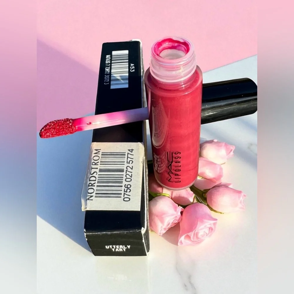MAC UTTERLY TART LIPGLASS. LIMITED EDITION. NEW IN BOX.